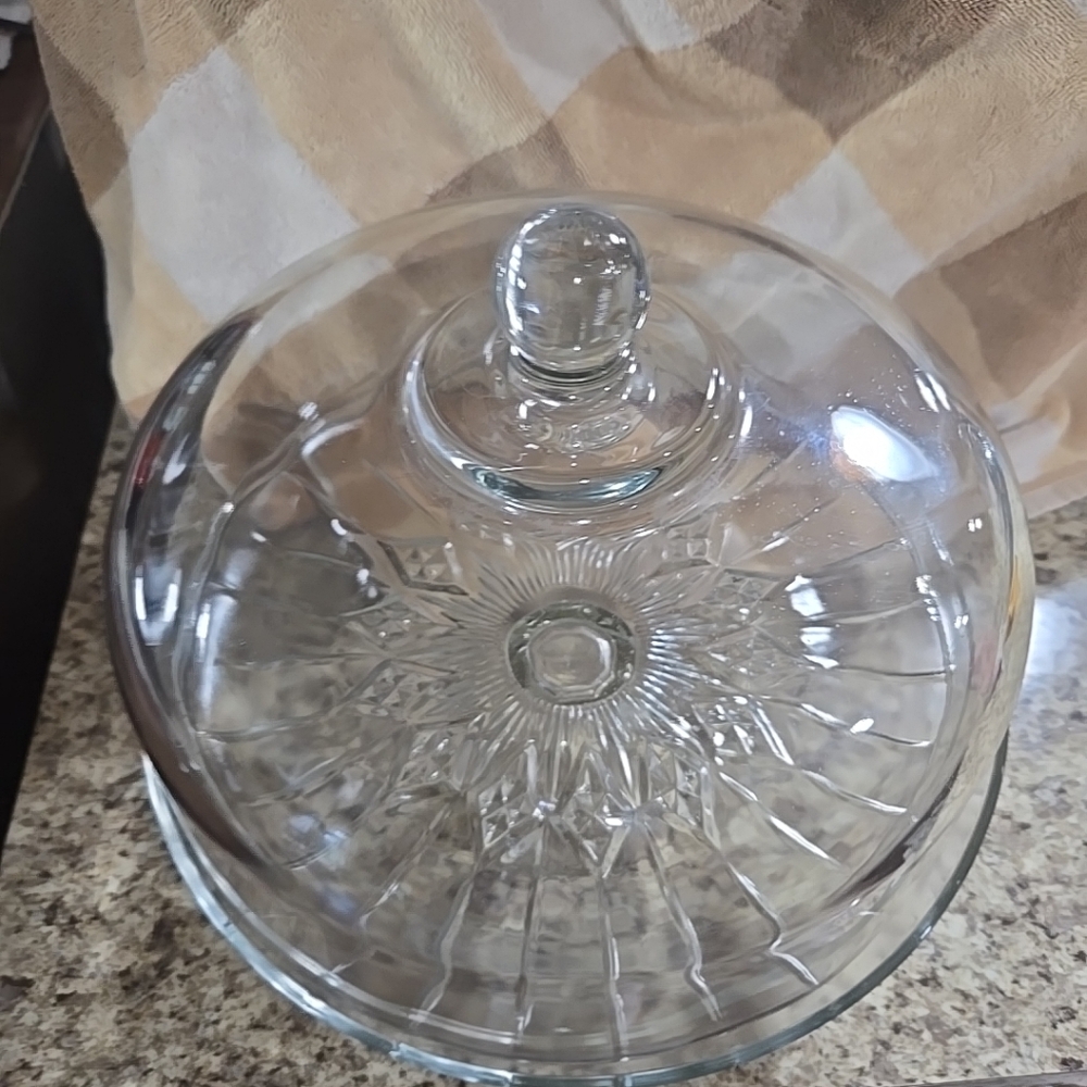 Clear Glass Starburst Pattern cake stand with lid